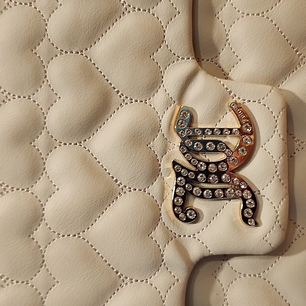 Elegant Cream Quilted Shoulder Bag - Picture 2 of 8